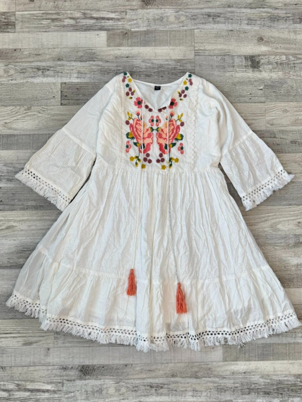White Floral Embroidered Tiered Dress Size Large Lined, Bell Sleeve, Fringe F15